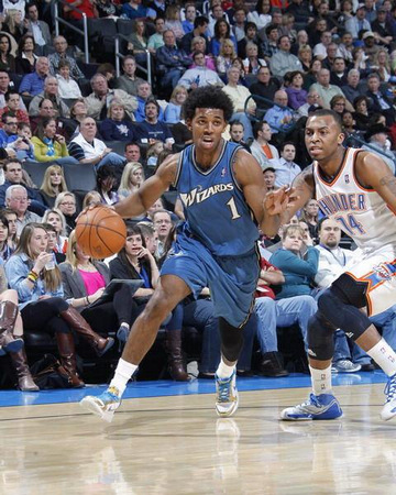 篮球湖人替补锋线表现抢眼（湖人替补锋线发挥出色）