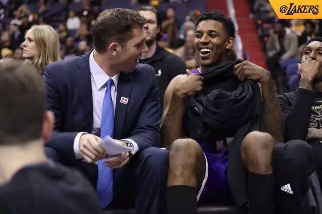 湖人vs独行侠首发：詹姆斯&东契奇大战浓眉&弗拉格（湖人对阵独行侠首发出炉：詹姆斯、东契奇对决浓眉、弗拉格）