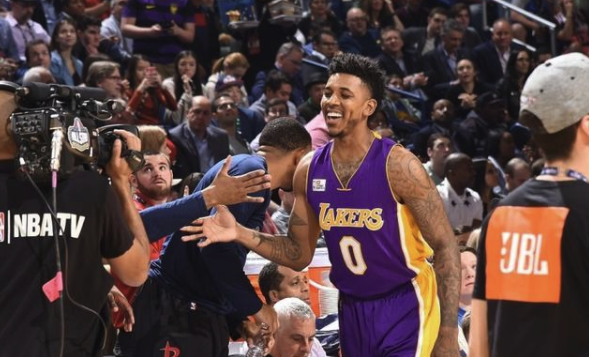 森林狼官方：爱德华兹因右脚酸痛将缺席今天对阵勇士的比赛（森林狼官宣：爱德华兹右脚酸痛，缺席今日对阵勇士一战）